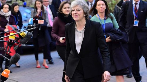 Brexit : Theresa May souhaite une sortie "aussi en douceur que possible" - ảnh 1